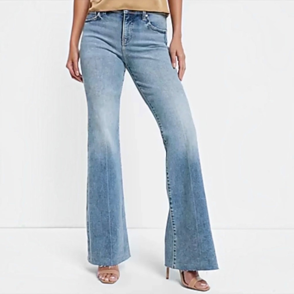 Express Relaxed Flare Jeans Womens Light Wash High Rise Raw Hem Stretch Size 8